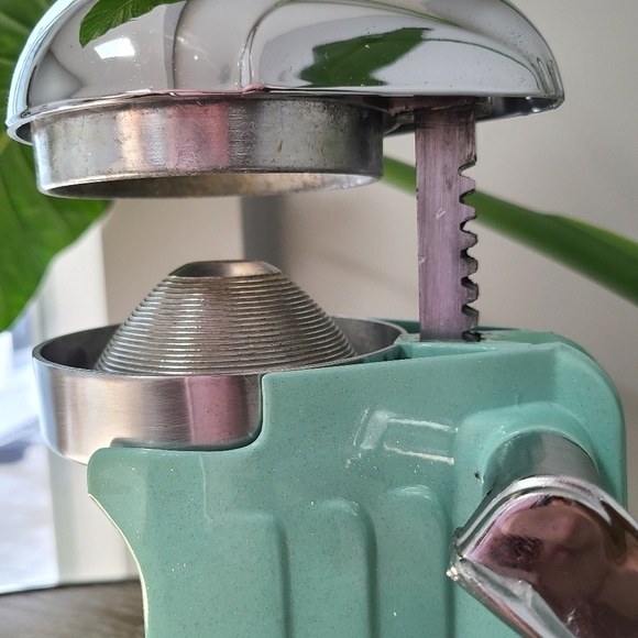 Juice o Mat Vintage Retro Restored Juicer - Picture 8 of 11